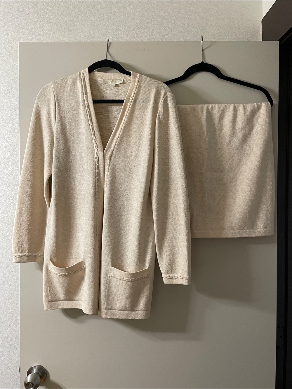 St. John Cream Knit Skirt Set with Subtle Gold Label Size 6